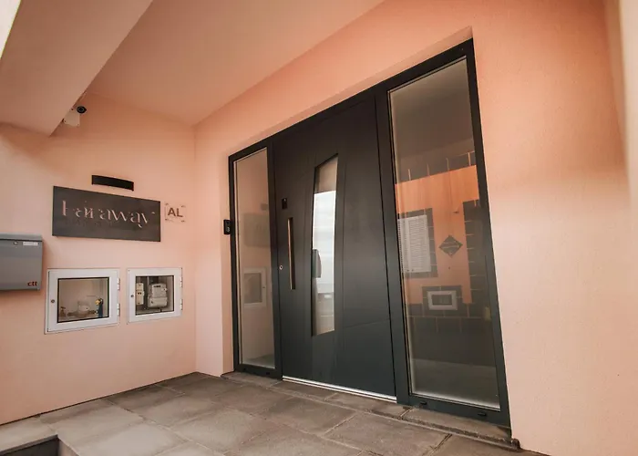 Delightful Seaside Studio Apartment D - Faraway